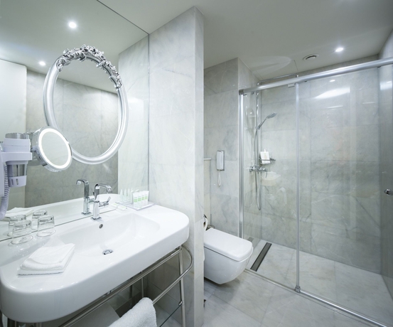 Imagen de la habitación del Hotel Titanic Gendarmenmarkt Berlin. Foto 6