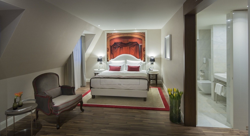 Imagen de la habitación del Hotel Titanic Gendarmenmarkt Berlin. Foto 7