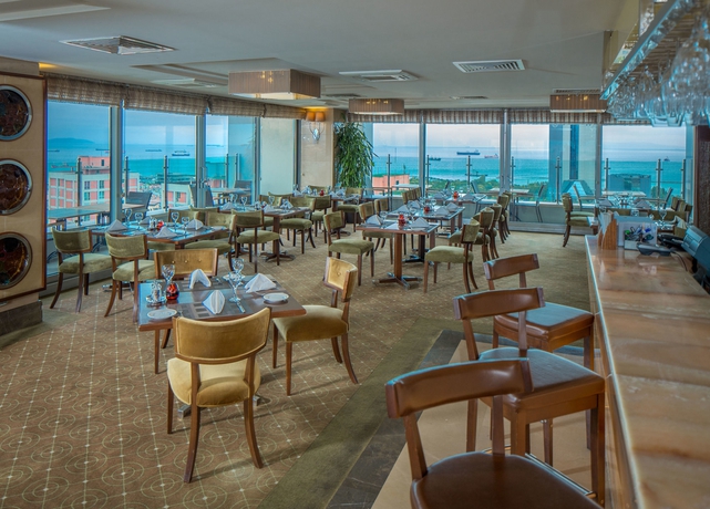 Imagen del bar/restaurante del Hotel Titanic Port Bakirkoy. Foto 3