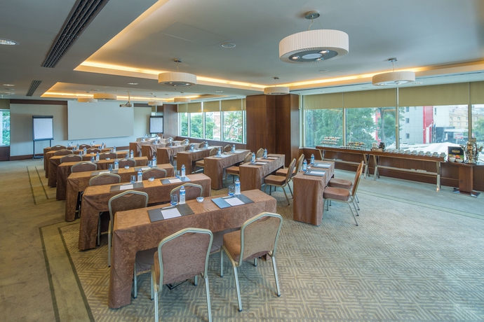 Imagen de los interiores del Hotel Titanic Port Bakirkoy. Foto 16