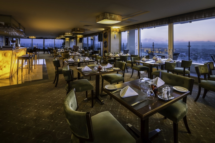 Imagen del bar/restaurante del Hotel Titanic Port Bakirkoy. Foto 9