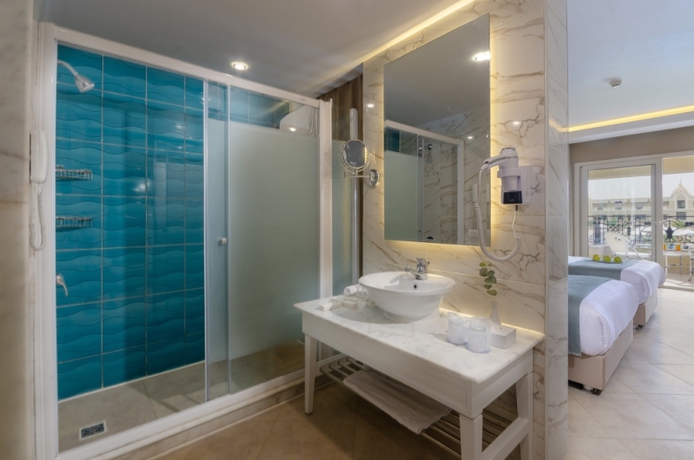 Imagen general del Hotel Titanic Royal-Families and Couples only. Foto 8