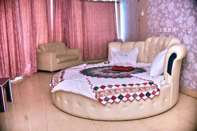 Imagen de la habitación del Hotel Titanium And Resorts. Foto 19