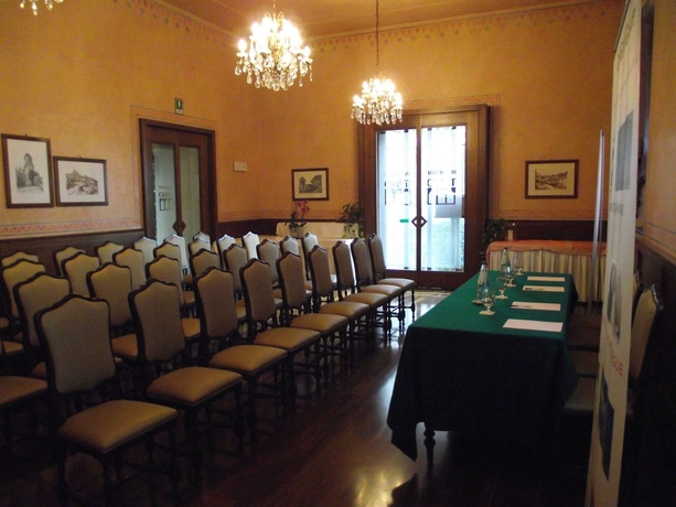 Imagen de los interiores del Hotel Titano. Foto 14