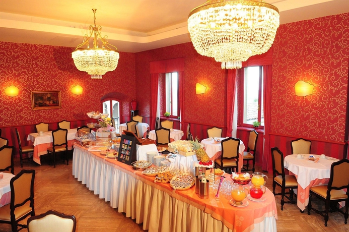 Imagen del bar/restaurante del Hotel Titano. Foto 3