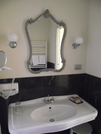 Imagen de la habitación del Hotel Titano. Foto 10