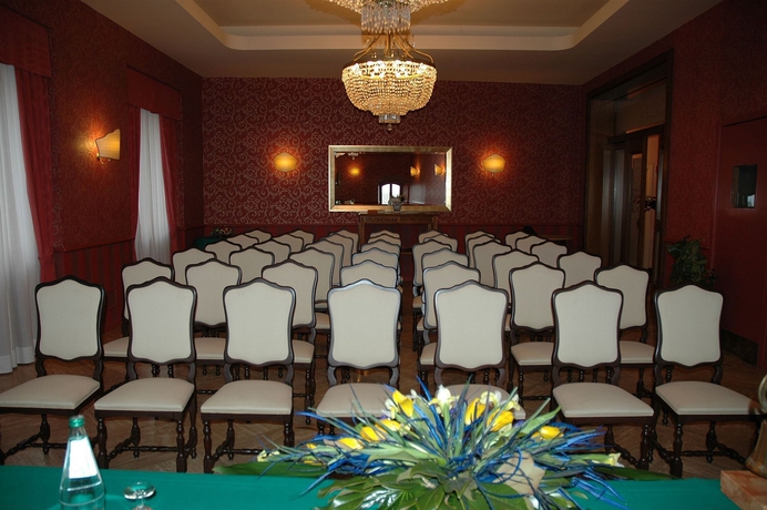 Imagen de los interiores del Hotel Titano. Foto 16