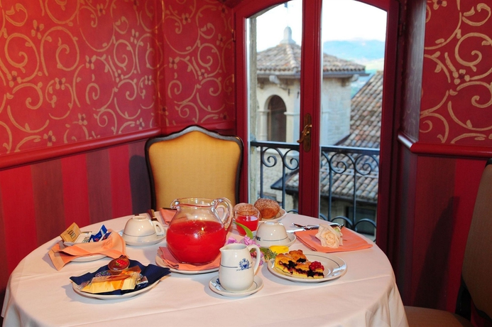 Imagen del bar/restaurante del Hotel Titano. Foto 5