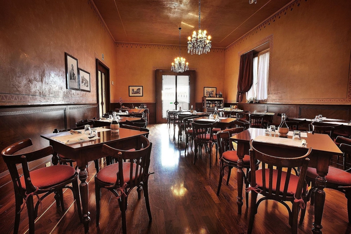 Imagen del bar/restaurante del Hotel Titano. Foto 7