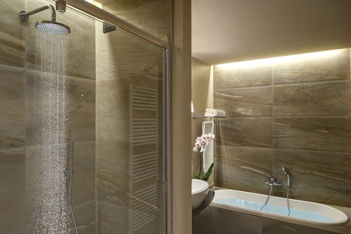 Imagen de la habitación del Hotel Titano Suites. Foto 5