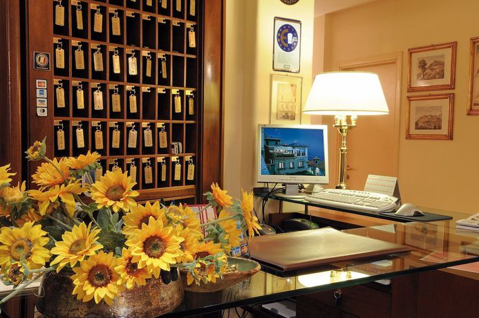 Imagen de los interiores del Hotel Titano Suites. Foto 18