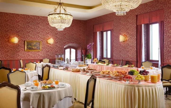 Imagen del bar/restaurante del Hotel Titano Suites. Foto 2