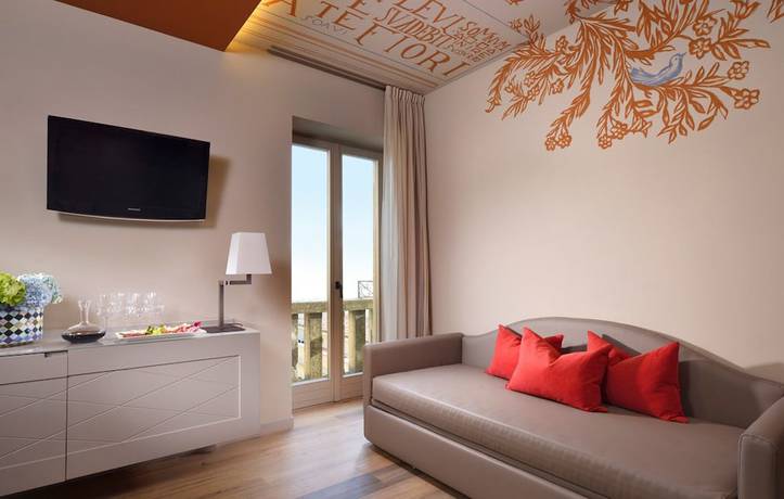 Imagen de la habitación del Hotel Titano Suites. Foto 16