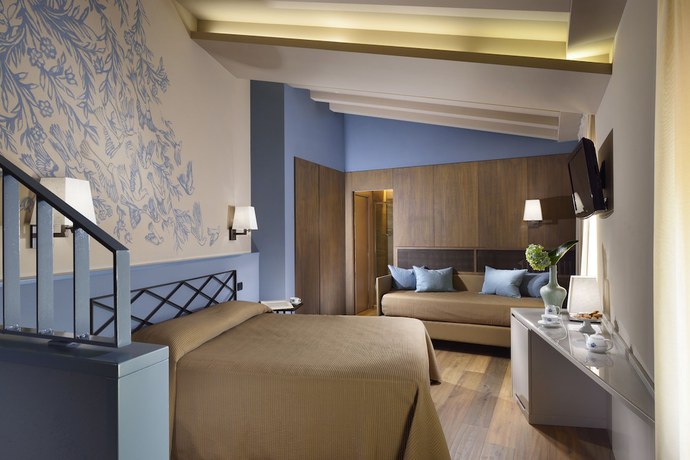 Imagen de la habitación del Hotel Titano Suites. Foto 17