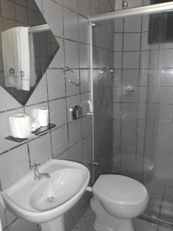 Imagen de la habitación del Hotel Titao Plaza. Foto 14