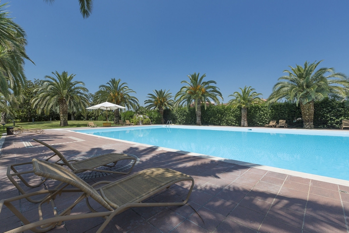 Imagen de la piscina del Hotel Tivoli, Borgonovo. Foto 12