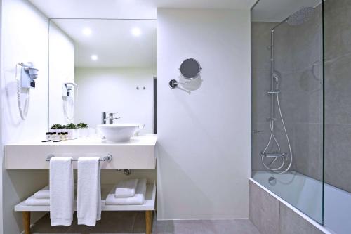 Imagen de la habitación del Hotel Tivoli Coimbra Hotel. Foto 17