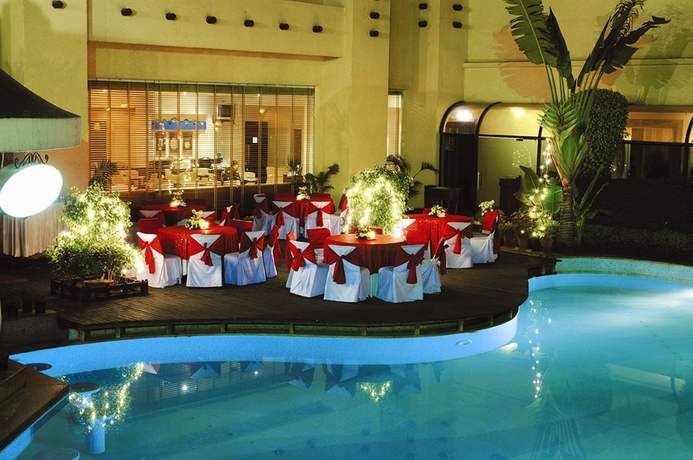 Imagen de los exteriores del Hotel Tivoli Garden Resort. Foto 4