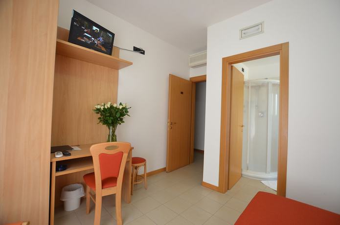 Imagen de la habitación del Hotel Tivoli, Lignano Sabbiadoro. Foto 11