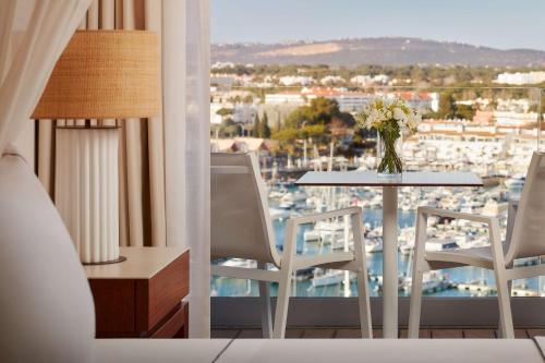 Imagen de la habitación del Hotel Tivoli Marina Vilamoura. Foto 11