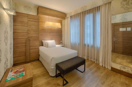 Imagen de la habitación del Hotel Tivoli President Milano. Foto 11