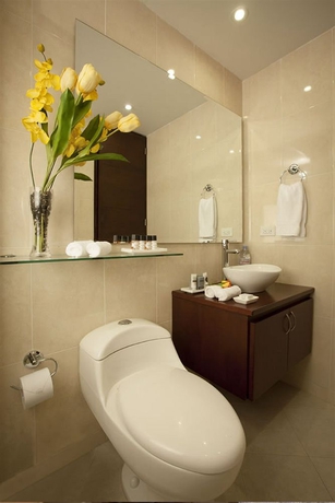 Imagen de la habitación del Hotel Tivoli Suites. Foto 3