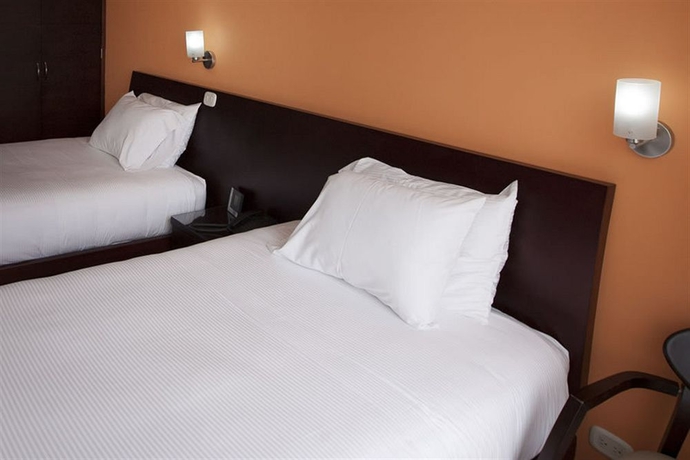 Imagen de la habitación del Hotel Tivoli Suites. Foto 4