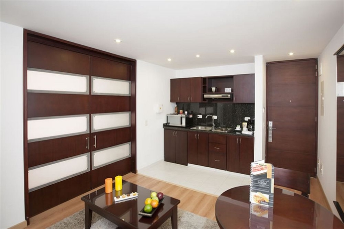 Imagen de la habitación del Hotel Tivoli Suites. Foto 5