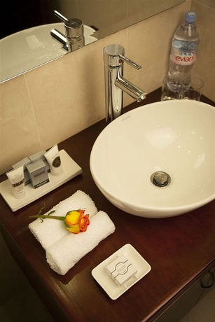 Imagen de la habitación del Hotel Tivoli Suites. Foto 7