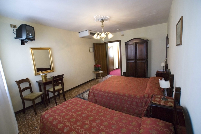 Imagen de la habitación del Hotel Tivoli, Venecia. Foto 5