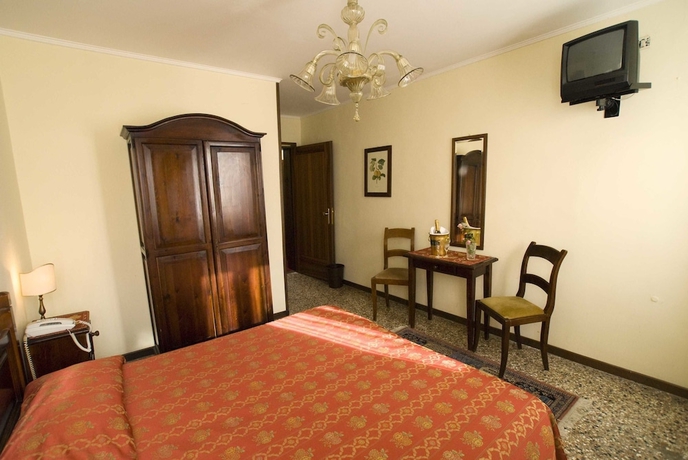 Imagen de la habitación del Hotel Tivoli, Venecia. Foto 15