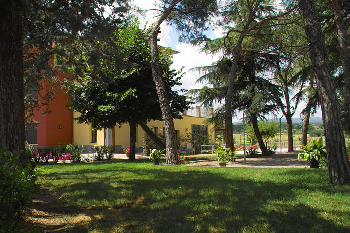 Imagen de los exteriores del Hotel Tiziana. Foto 6
