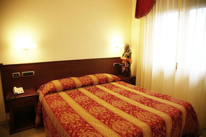 Imagen de la habitación del Hotel Tiziana. Foto 5