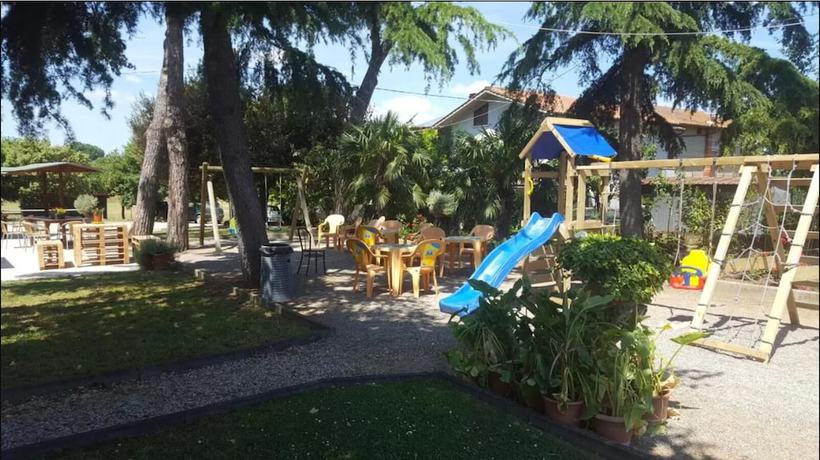 Imagen de los exteriores del Hotel Tiziana. Foto 16