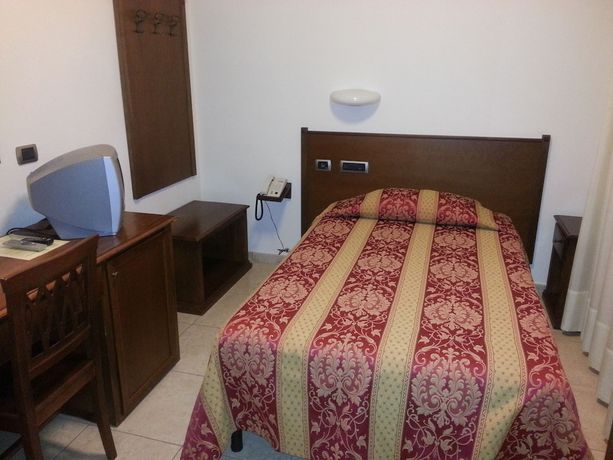 Imagen de la habitación del Hotel Tiziana. Foto 14