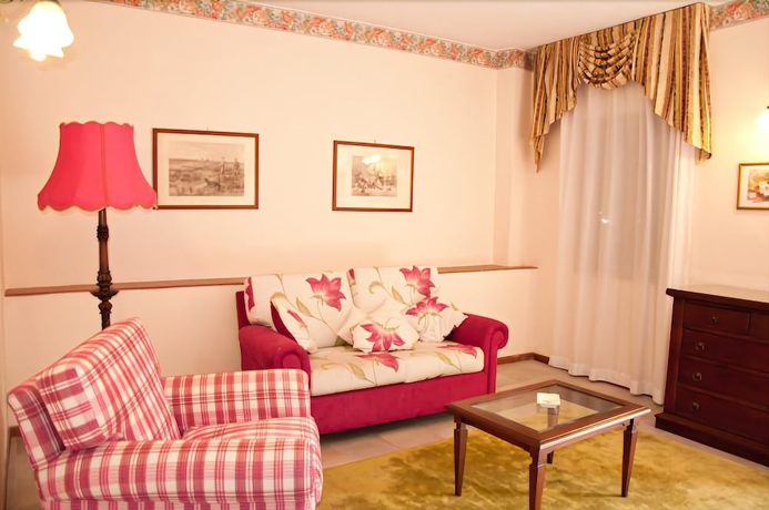 Imagen de la habitación del Hotel Tk. Foto 9