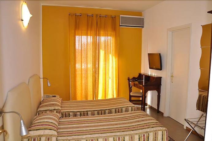 Imagen de la habitación del Hotel Tk. Foto 14