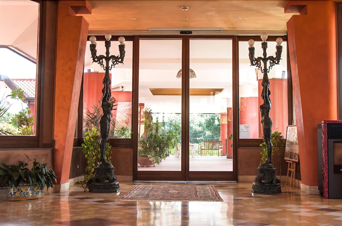 Imagen de los interiores del Hotel Tk. Foto 17