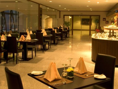 Imagen del bar/restaurante del Hotel Tk Palace and Convention. Foto 5