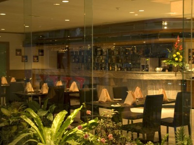 Imagen del bar/restaurante del Hotel Tk Palace and Convention. Foto 6
