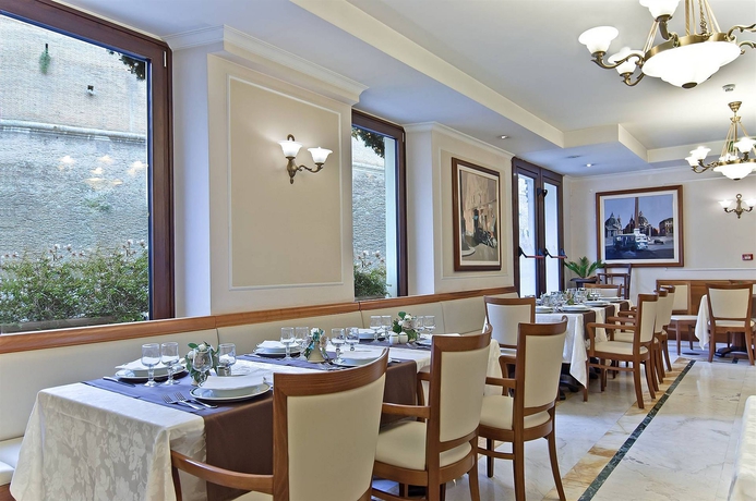 Imagen del bar/restaurante del Hotel Tmark Vaticano. Foto 5
