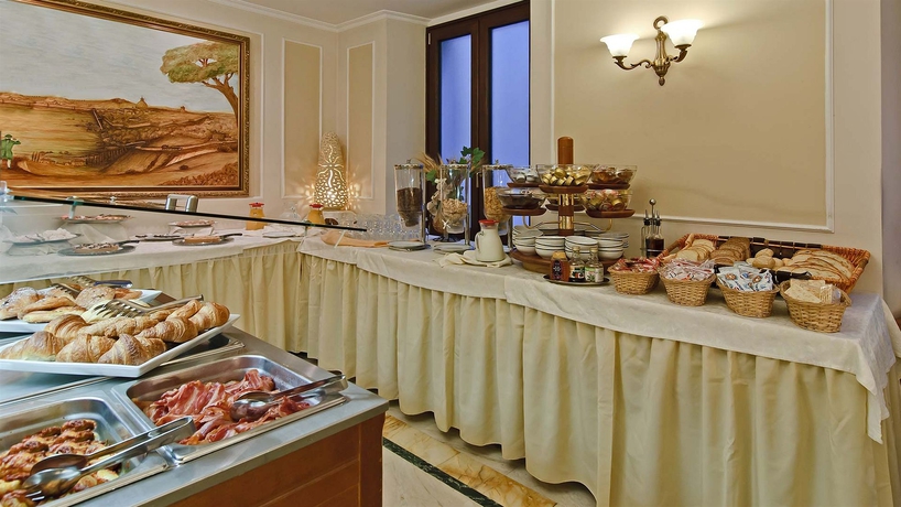 Imagen del bar/restaurante del Hotel Tmark Vaticano. Foto 7