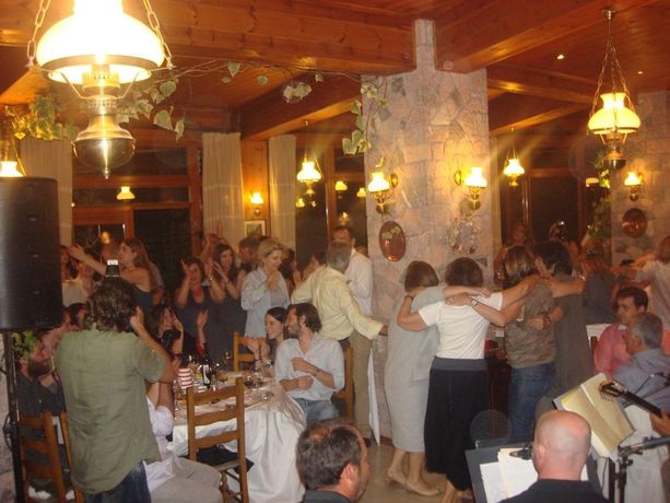 Imagen del bar/restaurante del Hotel To Balcony Tis Agorianis. Foto 6