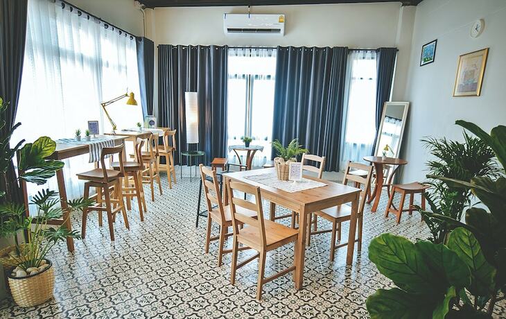 Imagen del bar/restaurante del Hotel To Sleep Poshtel. Foto 16