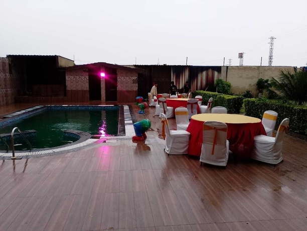 Imagen de la piscina del Hotel ToBo Retreat,Agra. Foto 11