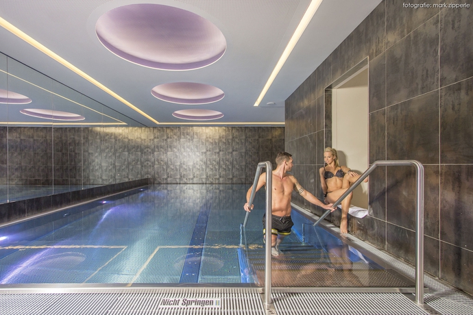 Imagen de la piscina del Hotel Toalstock. Foto 13