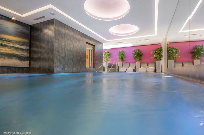 Imagen de la piscina del Hotel Toalstock. Foto 16