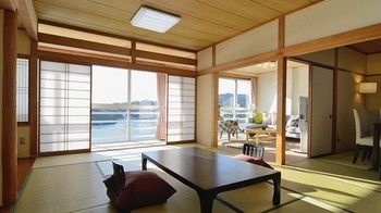 Imagen del bar/restaurante del Hotel Toba Grand. Foto 2