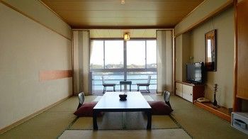 Imagen de la habitación del Hotel Toba Grand. Foto 6