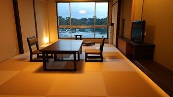 Imagen de la habitación del Hotel Toba Grand. Foto 7